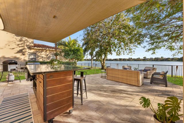 10712 Willow Oak Court, Wellington, FL 33414