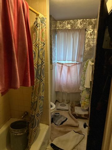 20 Hawthorne St, Springfield, MA 01105