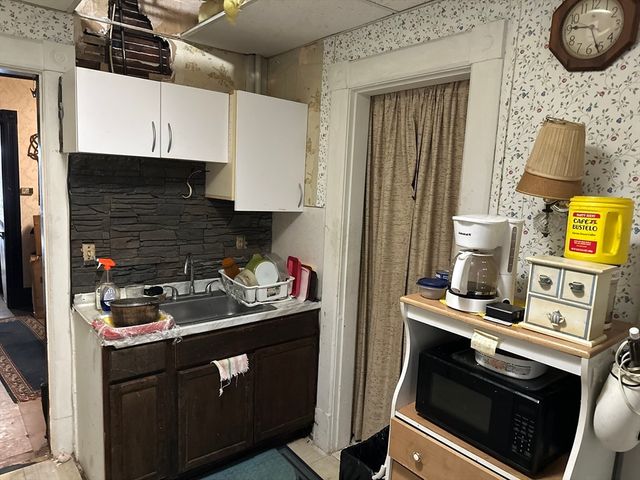 20 Hawthorne St, Springfield, MA 01105