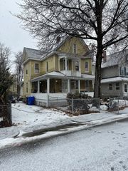 20 Hawthorne St, Springfield, MA 01105