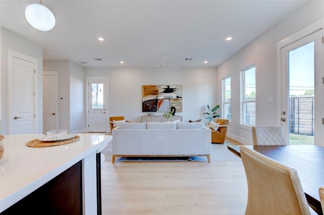 5126 Rosslyn Road, Houston, TX 77018