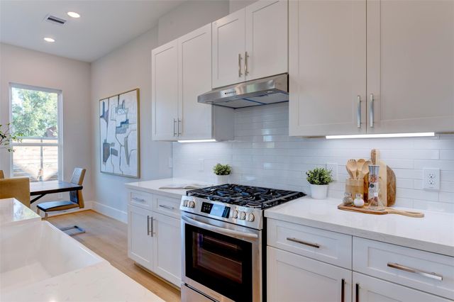 5126 Rosslyn Road, Houston, TX 77018