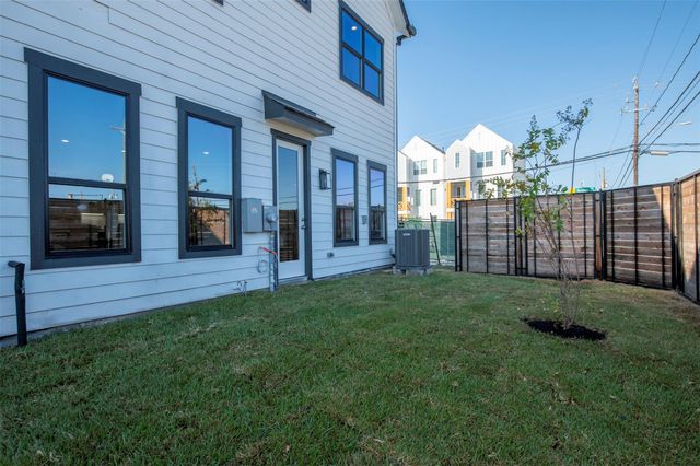 5126 Rosslyn Road, Houston, TX 77018