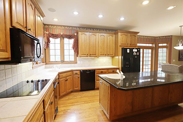 1506 Golfside Court, Flushing, MI 48433