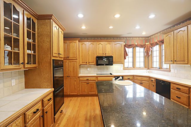 1506 Golfside Court, Flushing, MI 48433