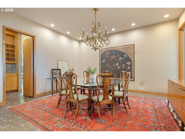 6126 S RIVERPOINT Ln, Portland, OR 97239