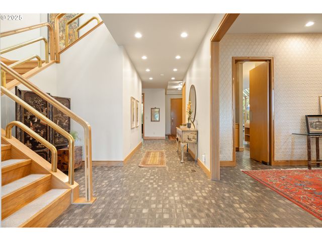 6126 S RIVERPOINT Ln, Portland, OR 97239