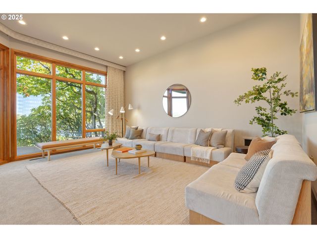 6126 S RIVERPOINT Ln, Portland, OR 97239