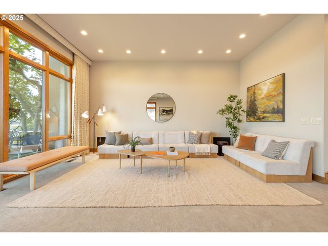 6126 S RIVERPOINT Ln, Portland, OR 97239