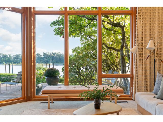 6126 S RIVERPOINT Ln, Portland, OR 97239