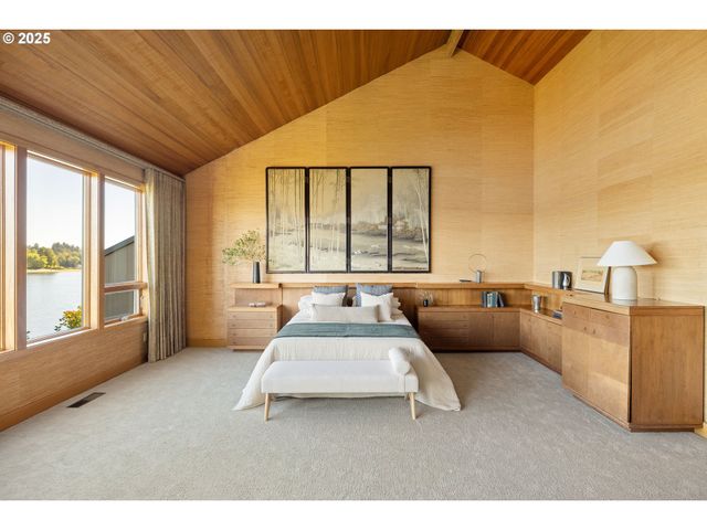 6126 S RIVERPOINT Ln, Portland, OR 97239