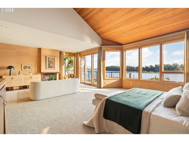 6126 S RIVERPOINT Ln, Portland, OR 97239