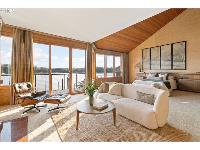 6126 S RIVERPOINT Ln, Portland, OR 97239