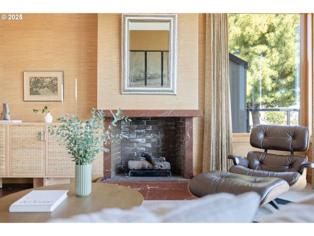 6126 S RIVERPOINT Ln, Portland, OR 97239