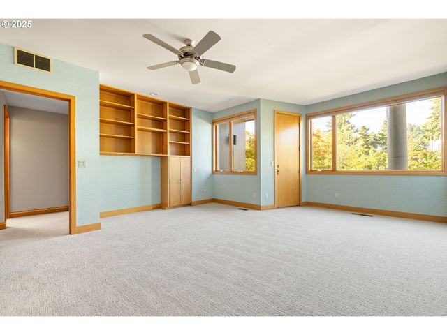 6126 S RIVERPOINT Ln, Portland, OR 97239