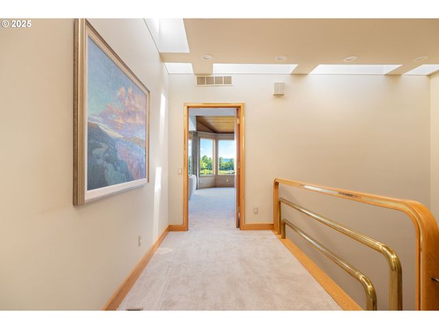 6126 S RIVERPOINT Ln, Portland, OR 97239