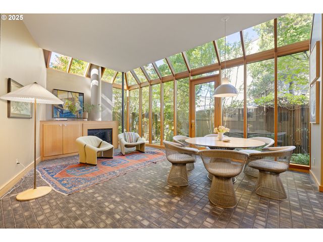 6126 S RIVERPOINT Ln, Portland, OR 97239