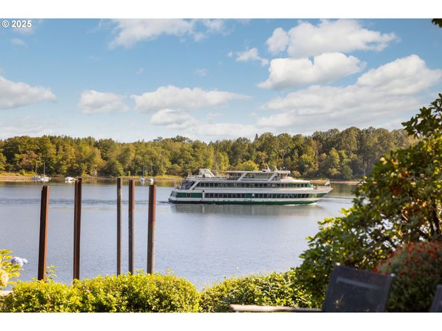 6126 S RIVERPOINT Ln, Portland, OR 97239