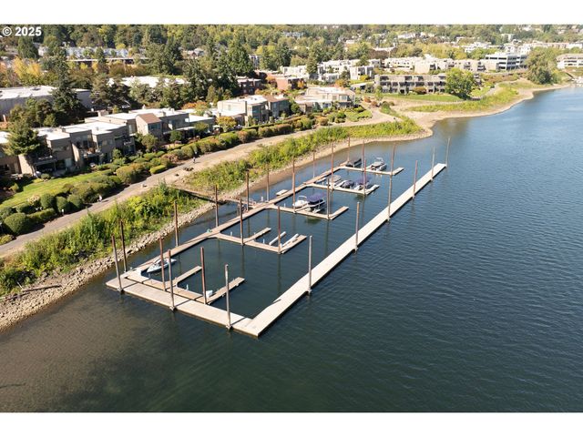 6126 S RIVERPOINT Ln, Portland, OR 97239