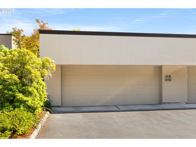 6126 S RIVERPOINT Ln, Portland, OR 97239