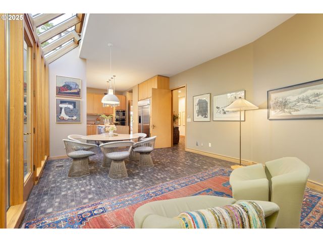 6126 S RIVERPOINT Ln, Portland, OR 97239