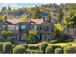 6126 S RIVERPOINT Ln, Portland, OR 97239