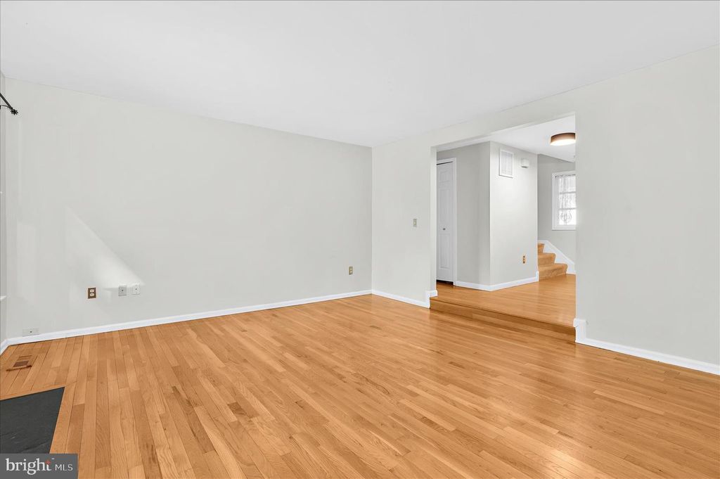 Image 11 of property listing at 1005 HAWK CHANNEL CT, West River, MD 20778