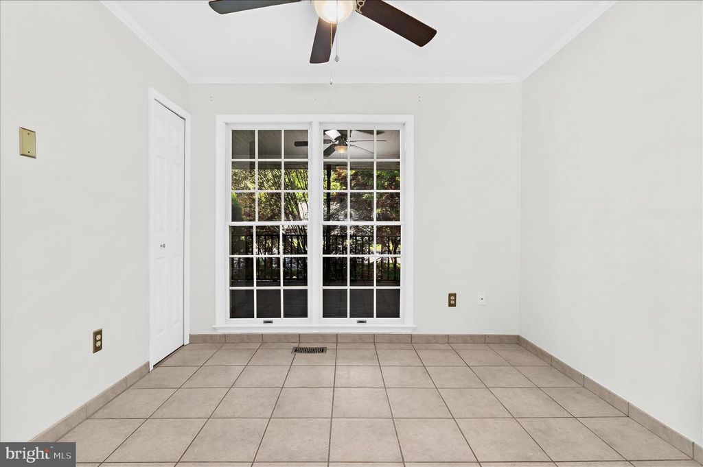 Image 15 of property listing at 1005 HAWK CHANNEL CT, West River, MD 20778
