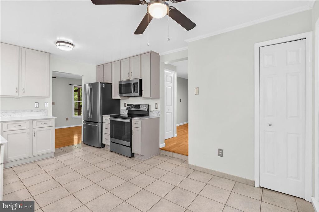 Image 17 of property listing at 1005 HAWK CHANNEL CT, West River, MD 20778