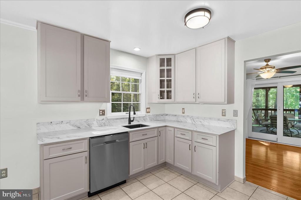 Image 18 of property listing at 1005 HAWK CHANNEL CT, West River, MD 20778