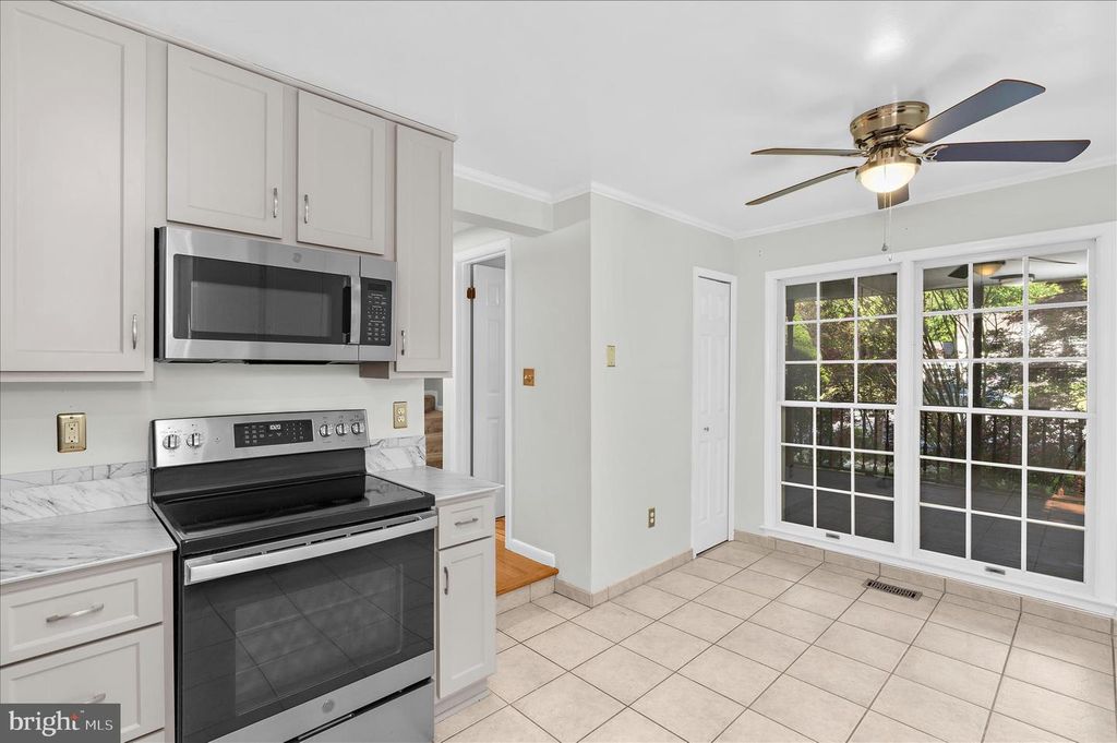 Image 20 of property listing at 1005 HAWK CHANNEL CT, West River, MD 20778