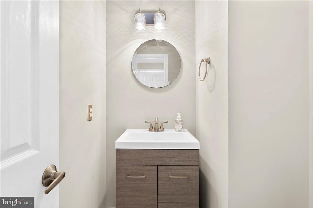 Image 21 of property listing at 1005 HAWK CHANNEL CT, West River, MD 20778