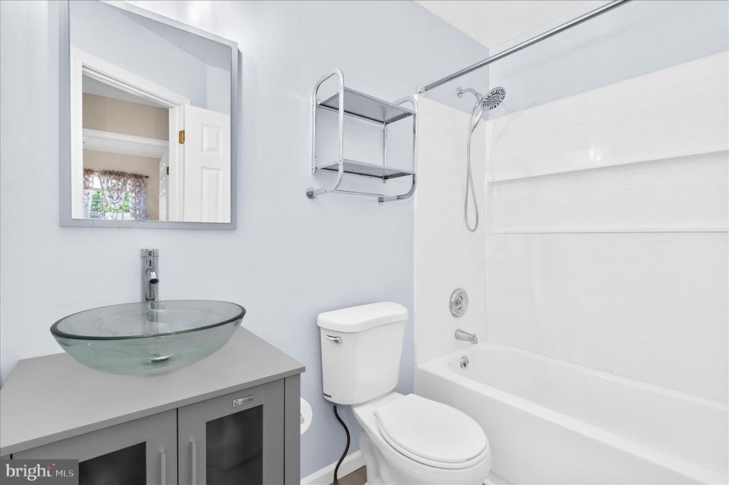 Image 29 of property listing at 1005 HAWK CHANNEL CT, West River, MD 20778