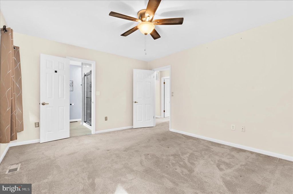 Image 33 of property listing at 1005 HAWK CHANNEL CT, West River, MD 20778