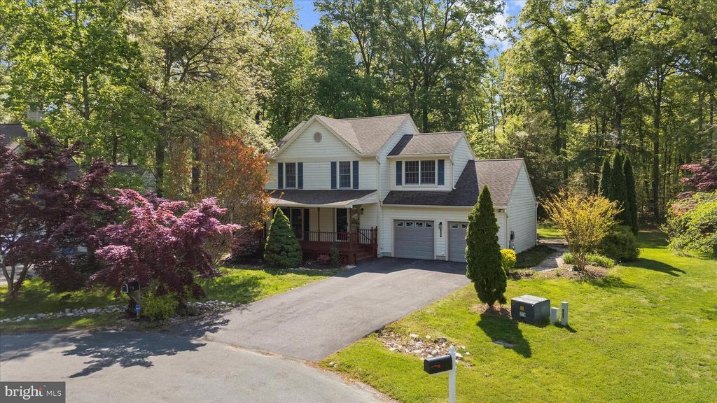 Image 4 of property listing at 1005 HAWK CHANNEL CT, West River, MD 20778