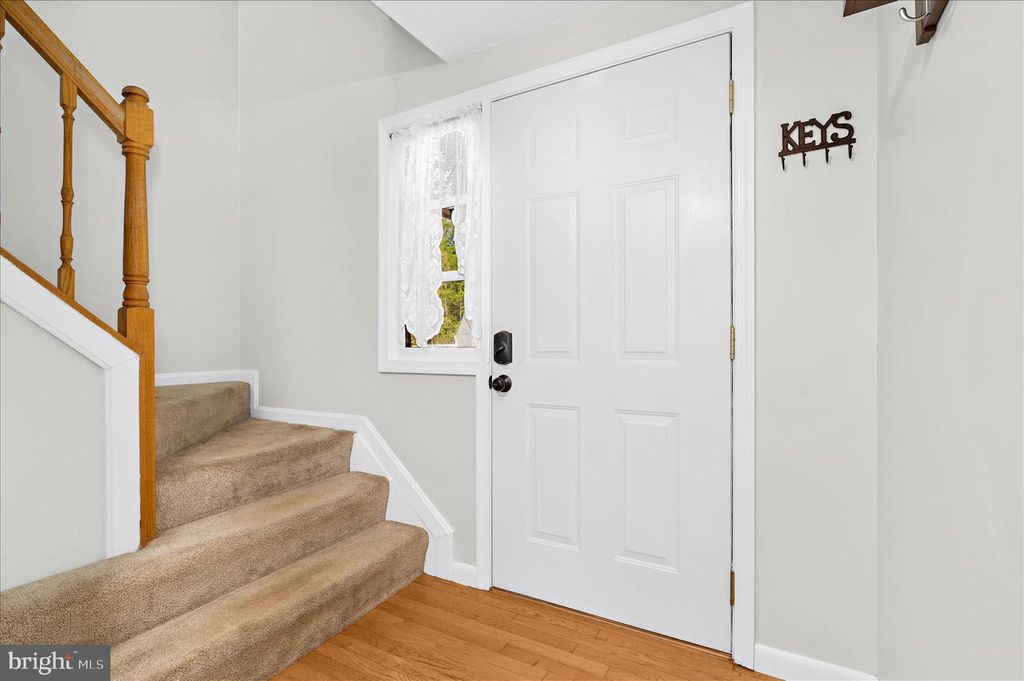 Image 8 of property listing at 1005 HAWK CHANNEL CT, West River, MD 20778