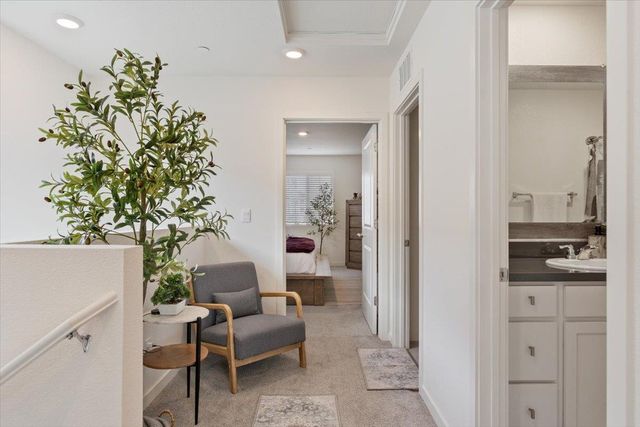 1017 San Anselmo Ln, Roseville, CA 95747