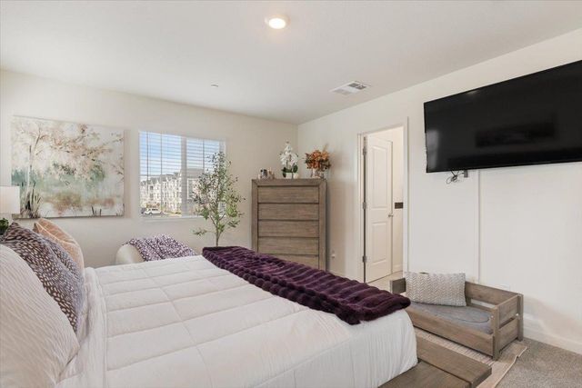 1017 San Anselmo Ln, Roseville, CA 95747