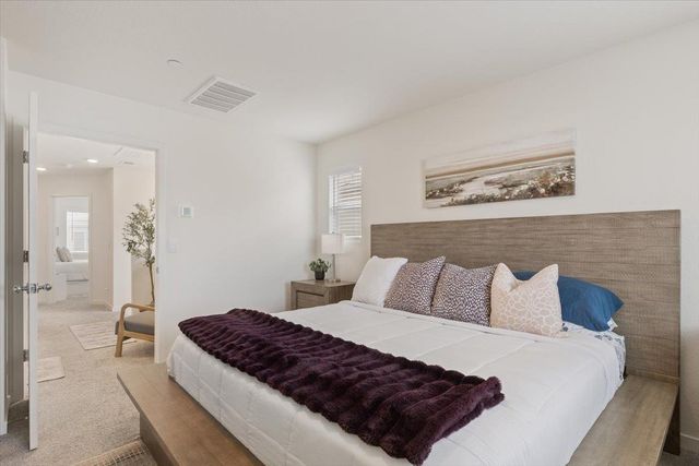 1017 San Anselmo Ln, Roseville, CA 95747