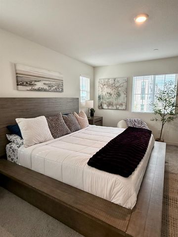 1017 San Anselmo Ln, Roseville, CA 95747