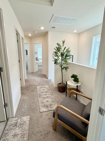 1017 San Anselmo Ln, Roseville, CA 95747