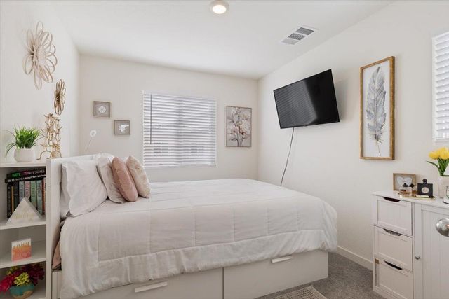 1017 San Anselmo Ln, Roseville, CA 95747