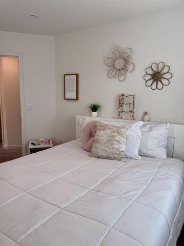 1017 San Anselmo Ln, Roseville, CA 95747