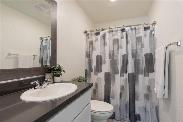 1017 San Anselmo Ln, Roseville, CA 95747