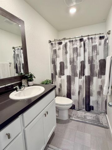 1017 San Anselmo Ln, Roseville, CA 95747