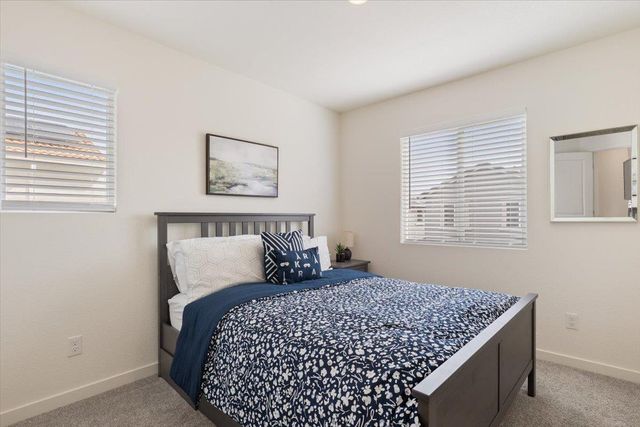 1017 San Anselmo Ln, Roseville, CA 95747