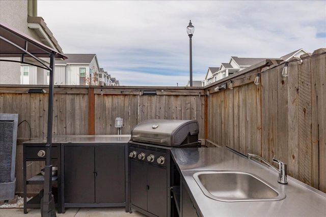 1017 San Anselmo Ln, Roseville, CA 95747