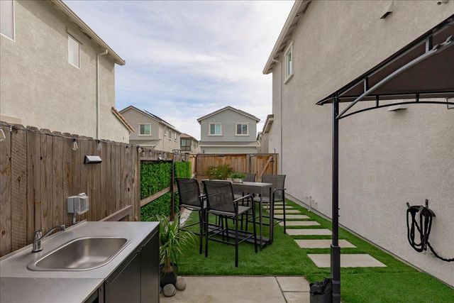 1017 San Anselmo Ln, Roseville, CA 95747