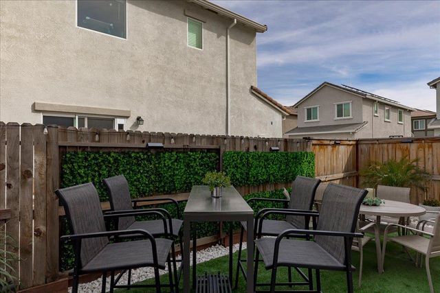 1017 San Anselmo Ln, Roseville, CA 95747