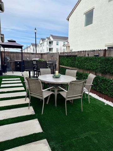 1017 San Anselmo Ln, Roseville, CA 95747